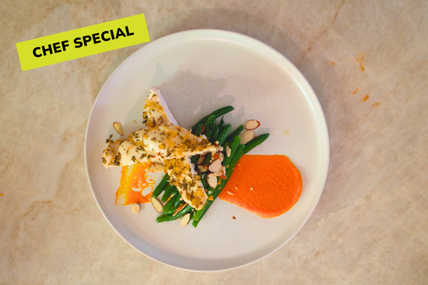 POULET RÔTI AU CITRON CONFIT, SAFFRON CARROT PURÉE, HARICOTS VERTS AMANDINE