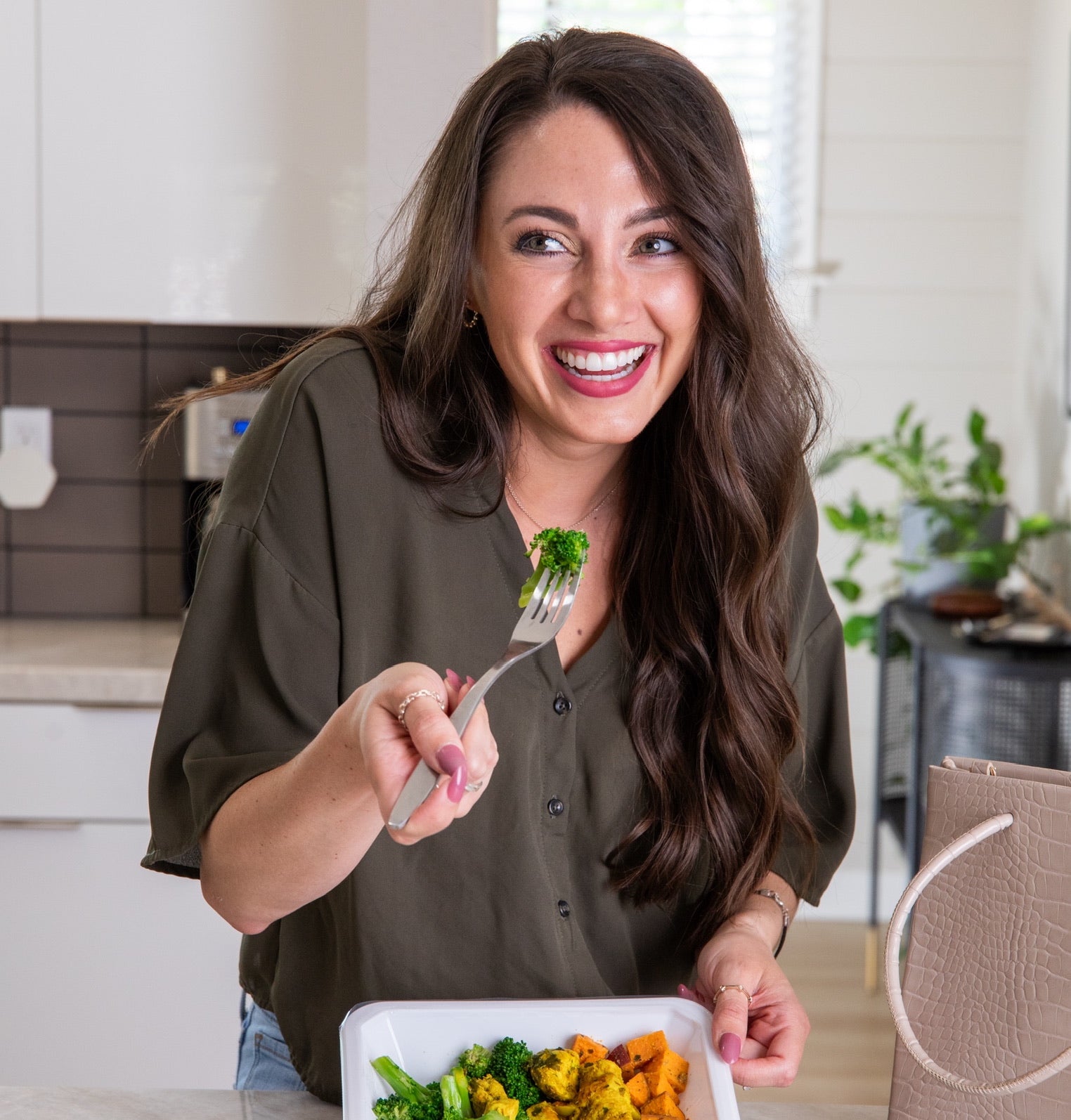 Eating Your Way to Radiant Skin: 8 Secrets of a Skin-Friendly Diet in Our Meal Prep Offerings